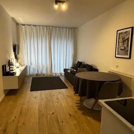 Paisible, Proche Du Centre Et De La Plage! *